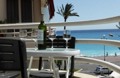 Nice Centre - Apartment with balcony and stunning sea view! - Photo 9