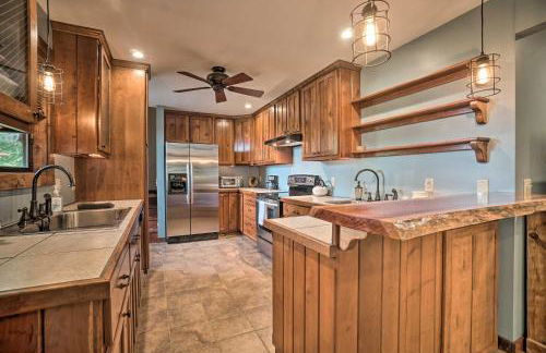 Yellow Mountain Blairsville Cabin with Scenic Deck - Foto 7