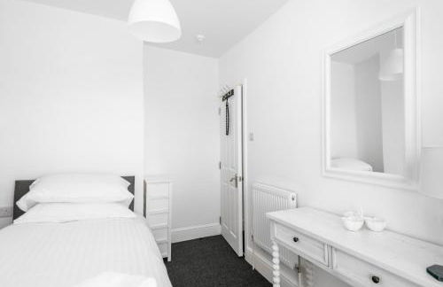 Superb location, character filled apartments by MyCityHaven - Foto 43