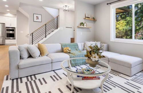 Modern Kirkland 4BR Family Oasis Kids Paradise - Photo 13