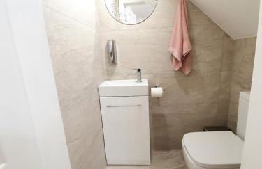 Glasgow Comfortable and Modern 3 Bedroom Mid Terraced Villa - Foto 26