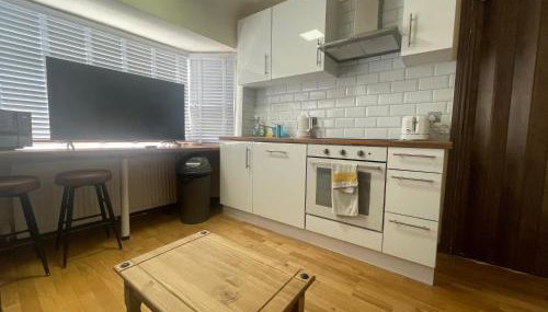 2 Bed Flat near Heathrow Airport & Elizabeth Line - Foto 1, stove, dishwasher, pet friendly, minibar