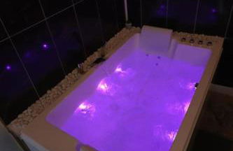 Suite bien être - jacuzzi et sauna / love room - Foto 31