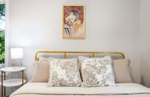 Vintage Charm 3BR Home w Yard Pets Welcome - Foto 20