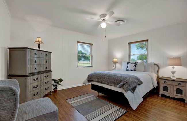 Spacious Home - Fire Pit, BBQ and Outdoor Seating! - Foto 3