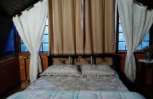 Chalé Pakere Montanha Lumiar - Conforto a mais de 1000 metros de altitude junto a natureza, wifi, piscina, sauna e água de nascente - locação do chalé sem prestação de serviços - Foto 17