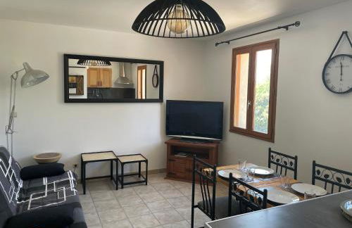 CHARMANT LOGEMENT AVEC PISCINE EN PROVENCE au premier étage d une villa - Foto 8