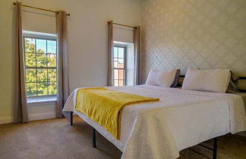 1 Mi to to MandT Bank Stadium Home with Rooftop Patio - Foto 11