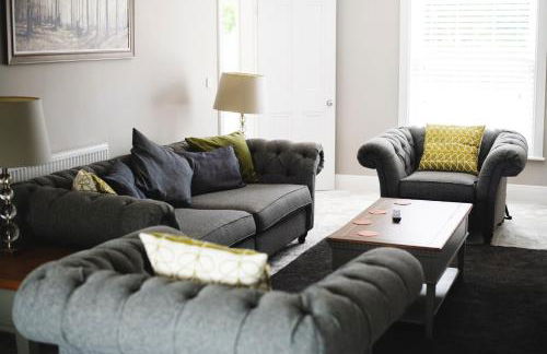 Large Country House with Hot Tub, Pool Table, and Log Burner - Photo 46