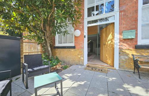 Schoolbell Mews full 3 bedroom 2 bathroom architect designed mews house Fabulous Bow, Victoria Park Location - Foto 29