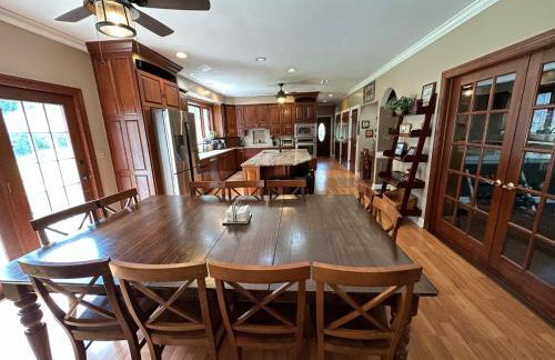 Large Home with Pool & 7 bedrooms; sleeps 21 - Foto 6