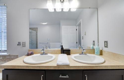 Poconos Retreat Hot Tub, Pool, Theater EV chrg & more - Foto 31