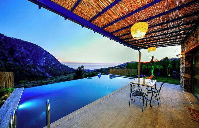 2 Bedroom Private Villa With Infinity Pool and Sea View - Photo 22