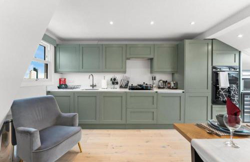 Stunning 4 Bedroom Abode in Zone 1 - Balcony - Sleeps 9 - Foto 12