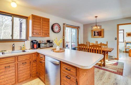 Private Spa, Fire Pit and Deck Poconos Home! - Foto 13