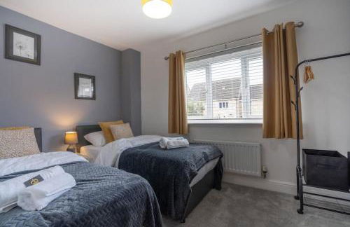 Stunning 3 bed House - Nr Kings Mill Hospital - 2 Parking Spaces, Wifi & Garden - Foto 3