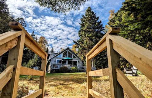 Oceanfront Cottage with Fire Pit & Direct Water Access Near Acadia National Park in Hancock, Maine - Foto 6