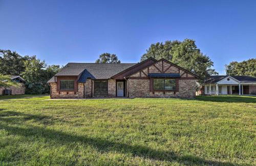 Spacious Seabrook Home with Patio 1 Mi to Beach! - Foto 45