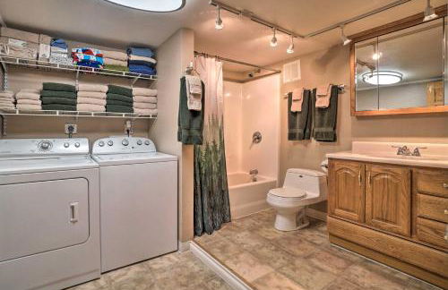 Peaceful Mountain-View Home - Walk to Kenai Lake! - Foto 15