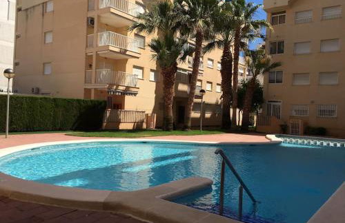 APARTAMENTO CON TERRAZA, VISTAS AL MAR Y PISCINA - Foto 1