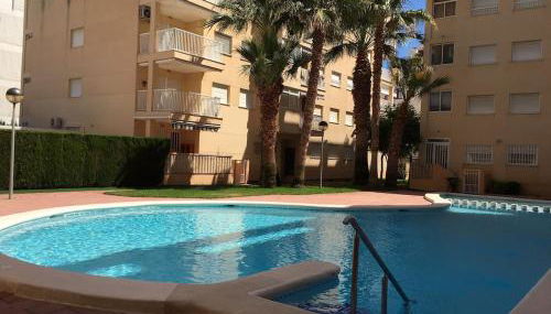 APARTAMENTO CON TERRAZA, VISTAS AL MAR Y PISCINA - Foto 1