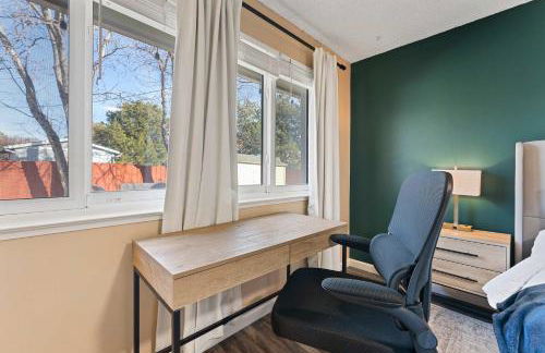 Family 4BR Home with Patio by Willowcreek Park - Foto 25