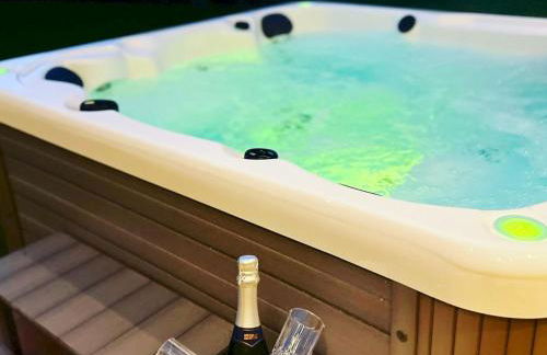 Spectacular 7BR House Hot Tub and Gardens in Gretna - Pass the Keys - Foto 7