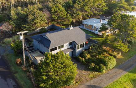 Half Block to Beach w/ Oceanview, Patio + Balcony The Shore Pine by Avantstay - Foto 76