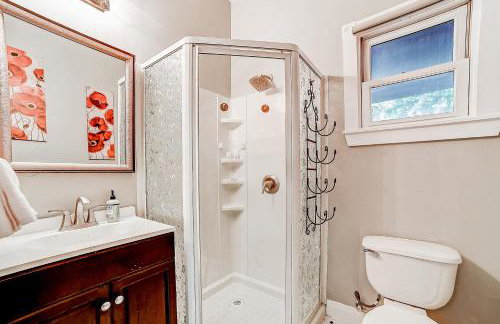 Dog-friendly home with large patio, W/D & central AC - Foto 31