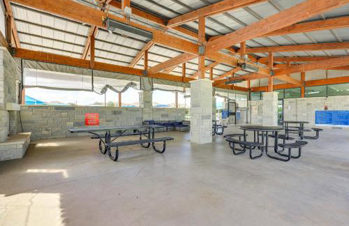 Large Fenced Yard Family-Friendly Kyle Home - Foto 28