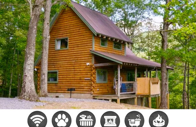 Evie's Mountain Castle 2 Bedroom Cabin by RedAwning - Foto 1