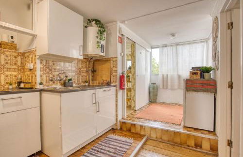 Terrace Charming Century Apartment - Photo 12