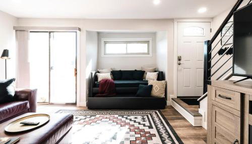 Quiet Creekside Walk to Downtown - Foto 2