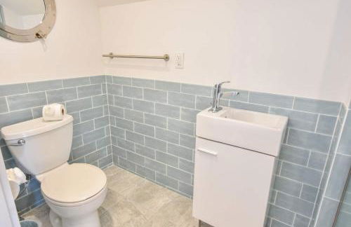 3 Newly Renovated Condos w Water Views - Foto 25