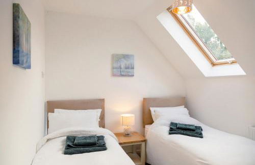 School Lodge - Photo 22