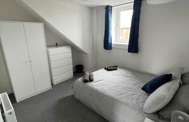 Homely 3 bed town centre flat - Foto 4