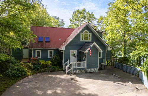 Stunning 4BR Retreat, Deck, Ping Pong, Near Marina - Foto 49