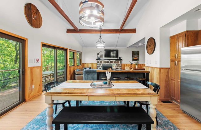 Summit Shores Tranquil Escape Designed for Groups w/ Hot Tub, Fire Pit + Game Room - Foto 9