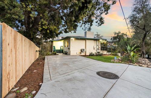 Entire Private Home with 4 Bedrooms 3 Bathrooms, King Bed, Big Yard, Prime Area, Ranch Style, Available Now - Photo 22