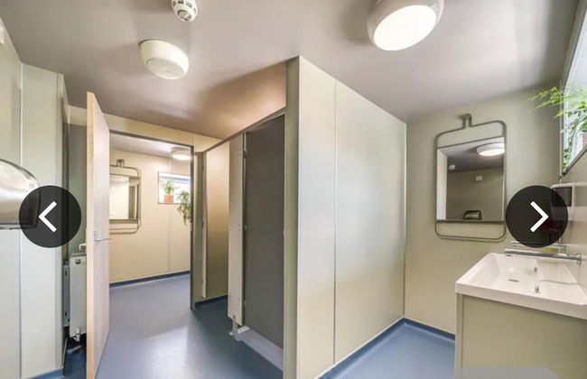 Immaculate 6-bed Ivy House - Photo 23