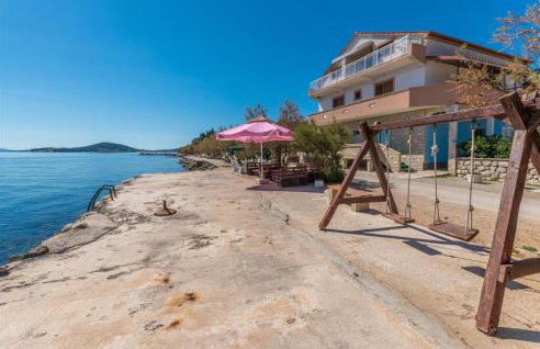 1 Bedroom Amazing Apartment In Nevidane - Foto 7