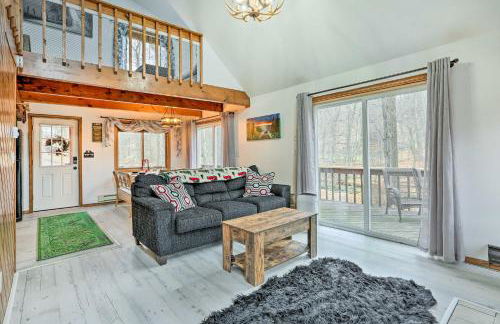 4 Mi to Tubing Cozy Bushkill Cabin with Deck! - Foto 5