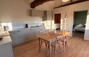 Au 8 à Meursault, Magnifique maison Bourguignonne au pied des vignes, jardin, places de parking privée - Foto 2