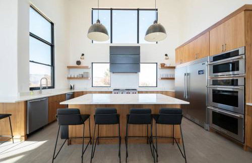 Skybridge Bear Lake Sleeps 61-75 with condo add-on - Foto 47