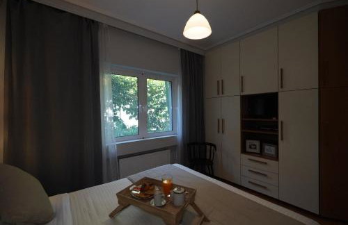 Garden Apartment next to the Mall -Private Parking - Photo 8