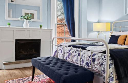 Elegant Manor w Private Yard & Modern Amenities - Foto 55