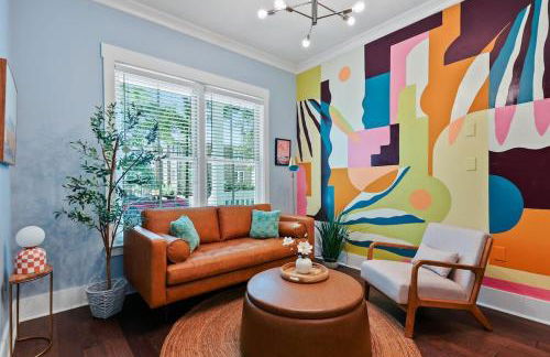 Fun & Renovated Artsy Downtown Apt Dog Friendly with Fully Fenced Backyard and Private Parking - Foto 2