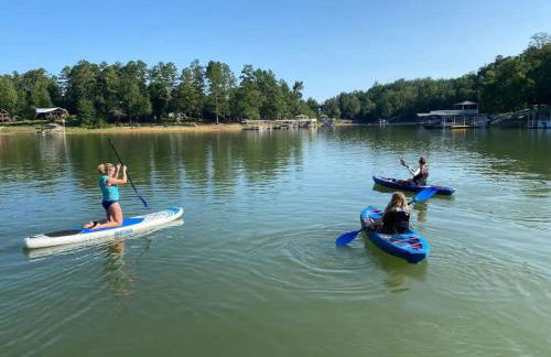 Paradise Point - 4BR Lakefront Haven Dock, Kayaks, & Cozy Firepit - Foto 21