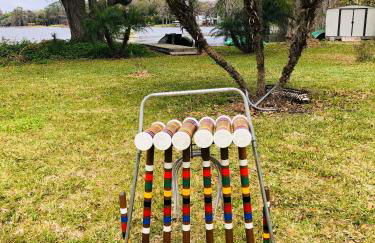 Cozy Lake Front Cottage - Photo 12