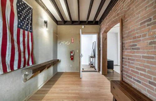 Spacious Riverfront Suite - Close to Downtown - Foto 18